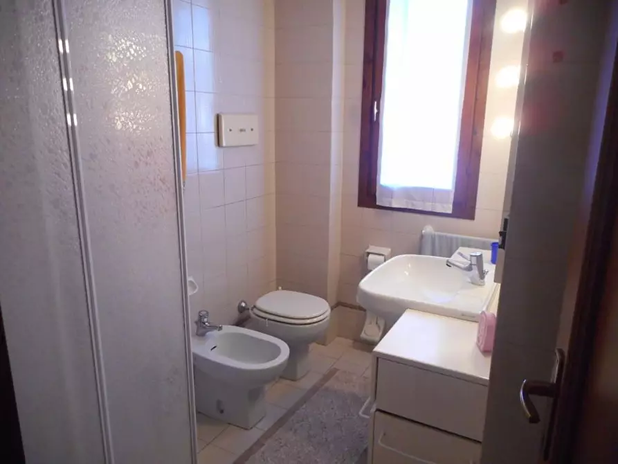 Immagine 9 di Villetta a schiera in affitto  a Massa