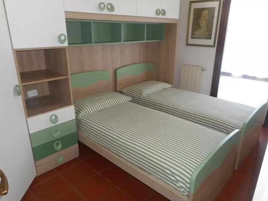 Immagine 10 di Villetta a schiera in affitto  a Massa