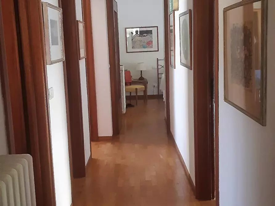 Immagine 9 di Mansarda in affitto  a Massa