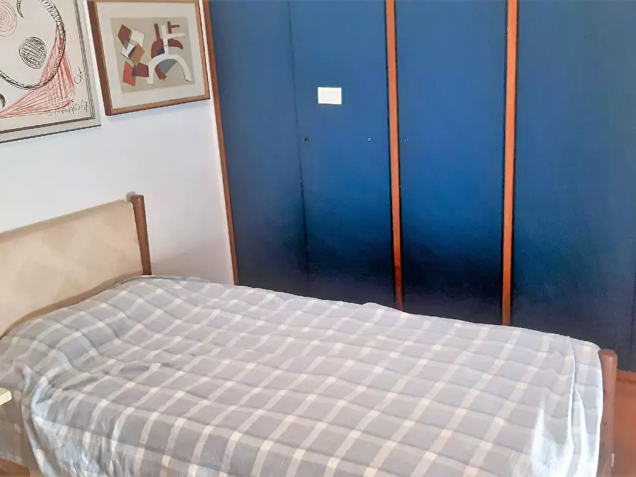Immagine 10 di Mansarda in affitto  a Massa