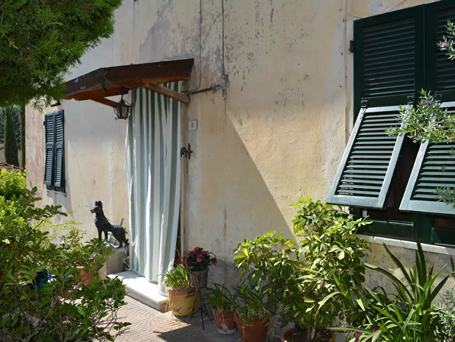 Immagine 9 di Casa indipendente in vendita  a Ameglia