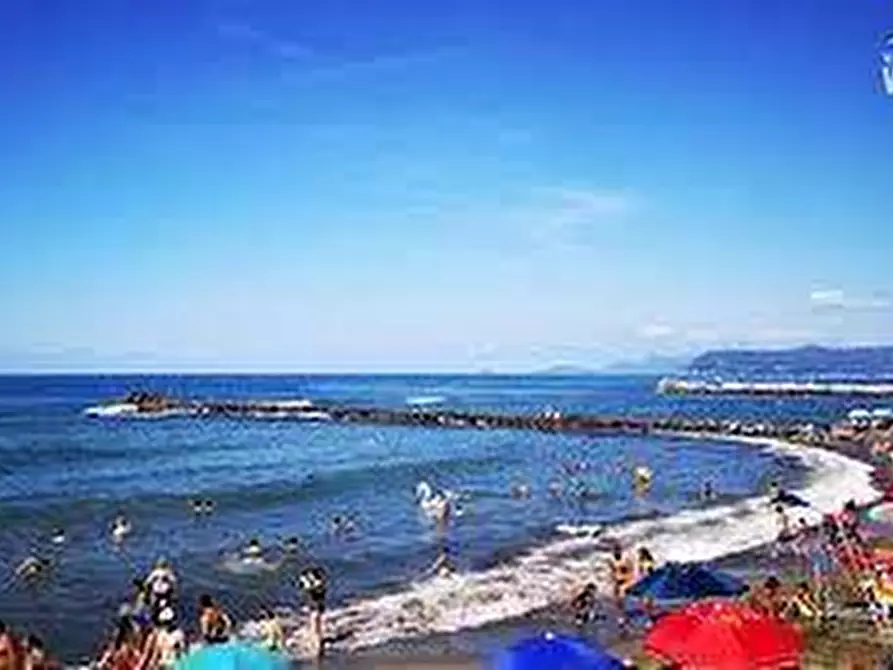 Immagine 7 di Appartamento in affitto  a Massa