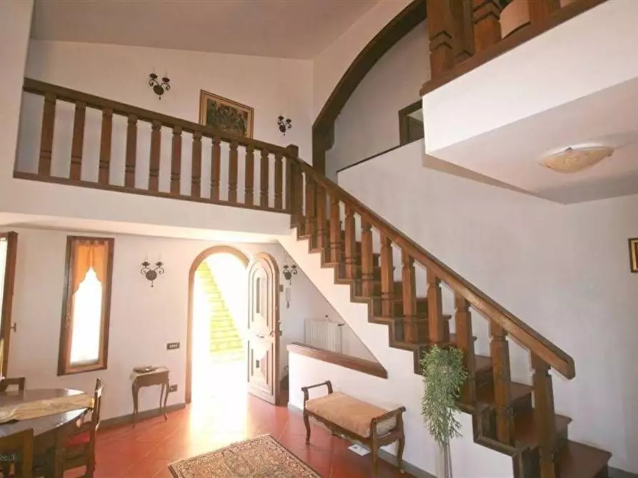 Immagine 10 di Villa in vendita  a Massa