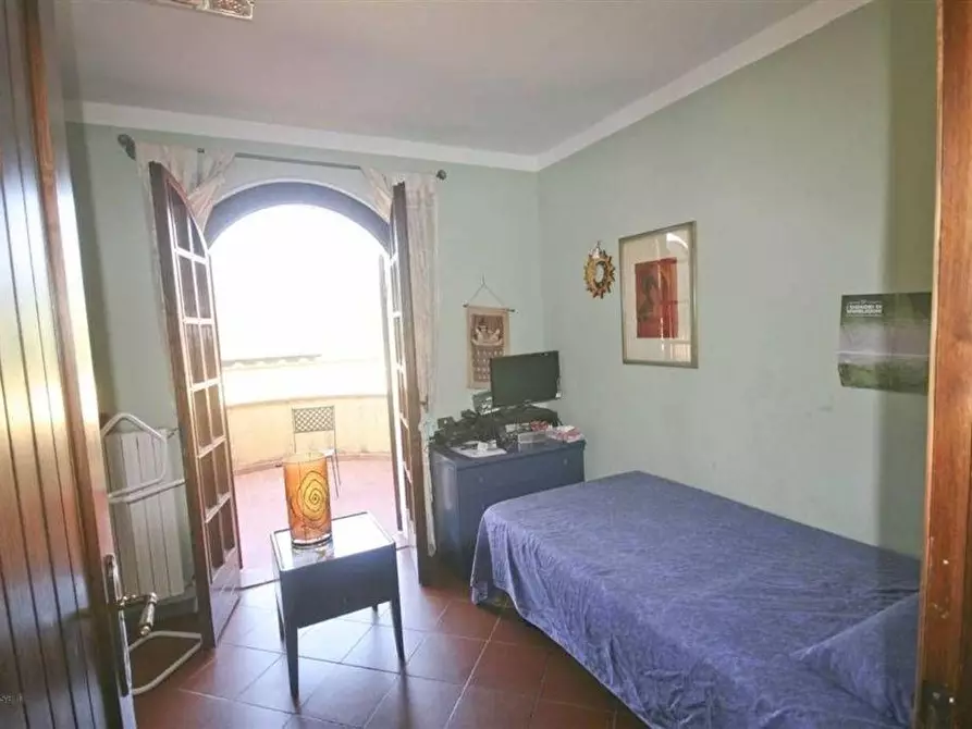 Immagine 5 di Villa in vendita  a Massa