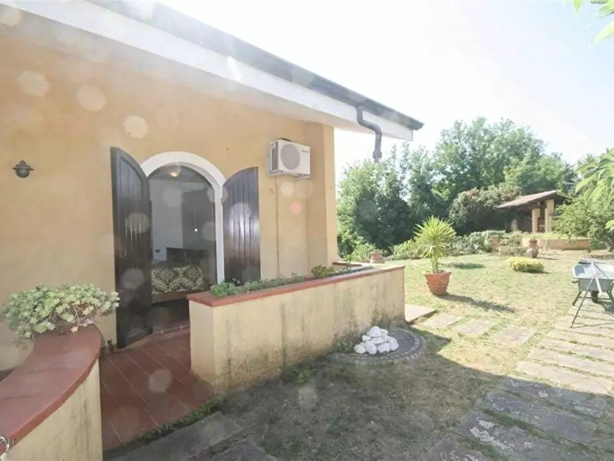 Immagine 15 di Villa in vendita  a Massa