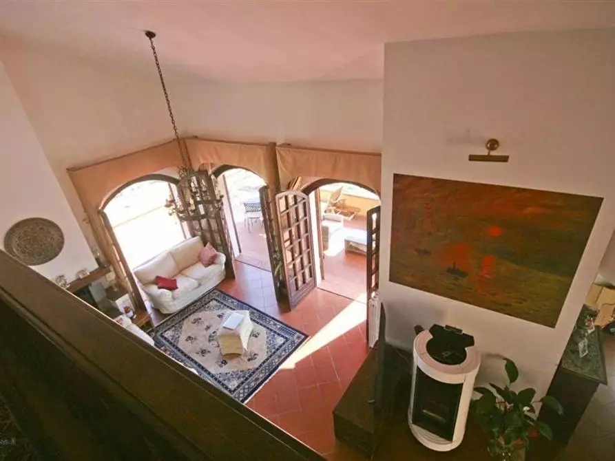 Immagine 13 di Villa in vendita  a Massa
