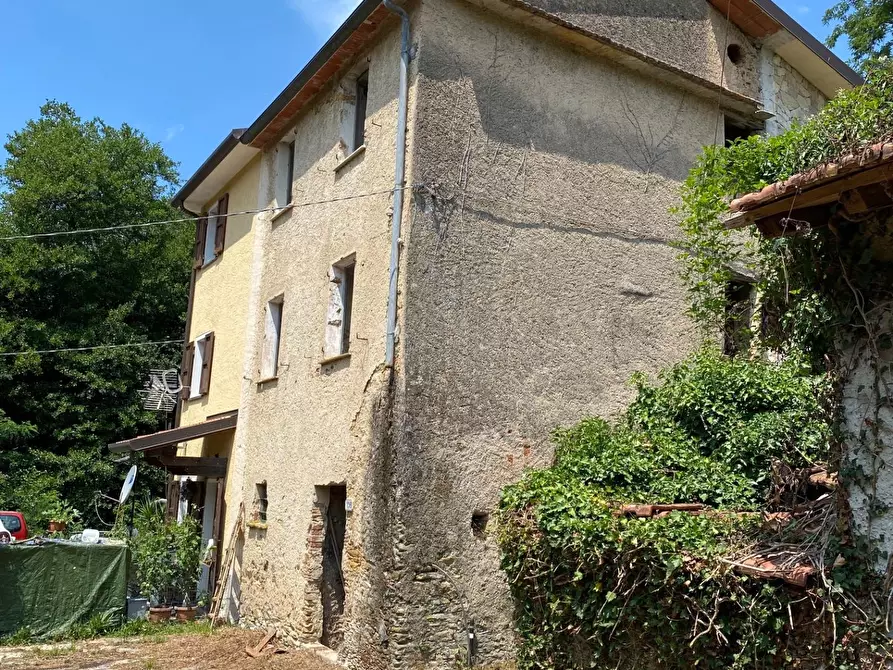 Immagine 1 di Casa colonica in vendita  a Pietrasanta