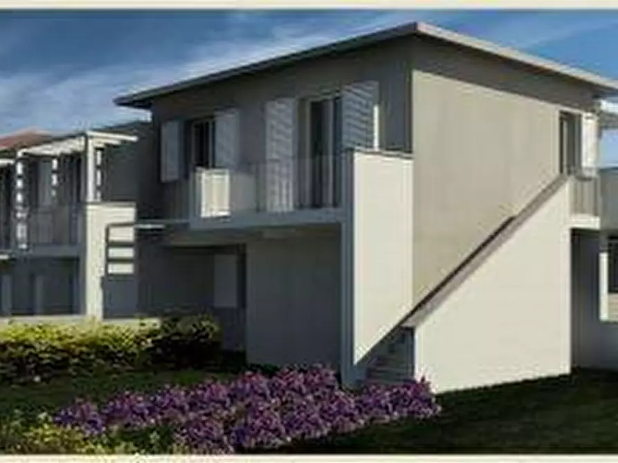 Immagine 2 di Appartamento in vendita  a Cecina