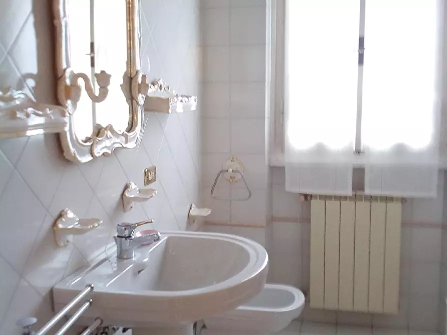 Immagine 13 di Appartamento in vendita  a Camaiore