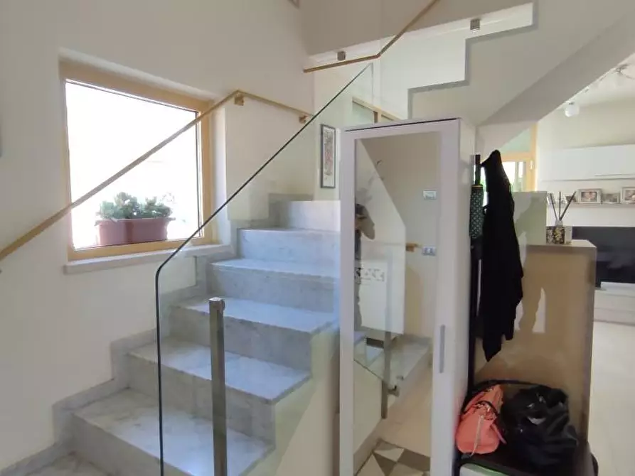 Immagine 18 di Casa trifamiliare in vendita  a Massa