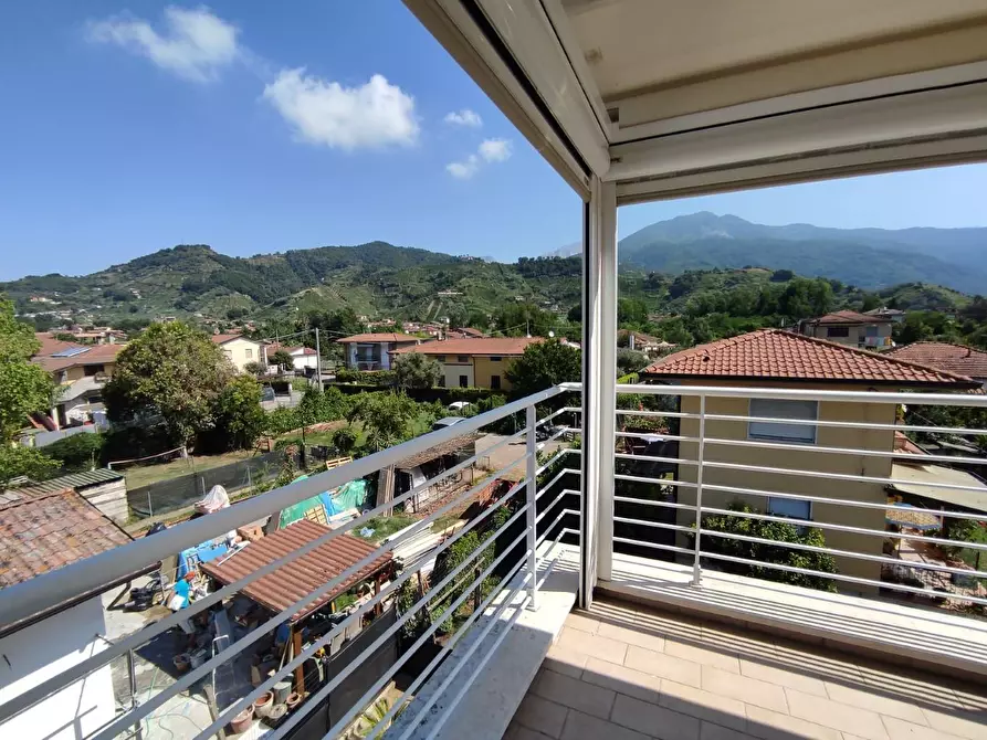 Immagine 15 di Casa trifamiliare in vendita  a Massa