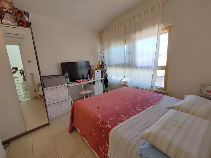 Immagine 8 di Casa trifamiliare in vendita  a Massa