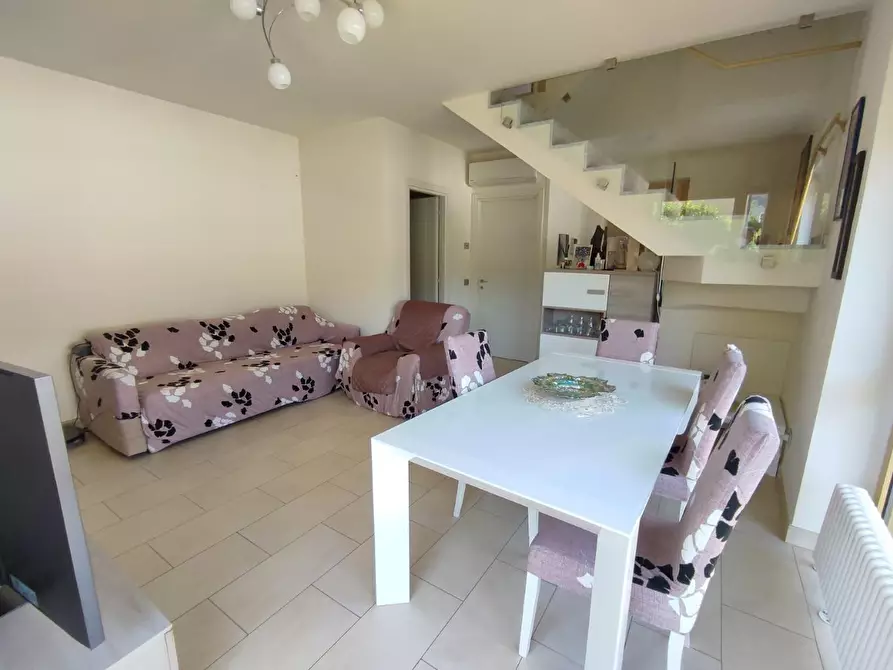 Immagine 3 di Casa trifamiliare in vendita  a Massa