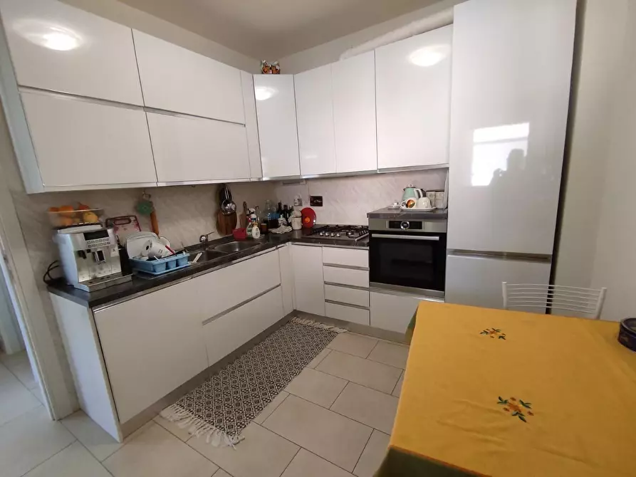 Immagine 5 di Casa trifamiliare in vendita  a Massa