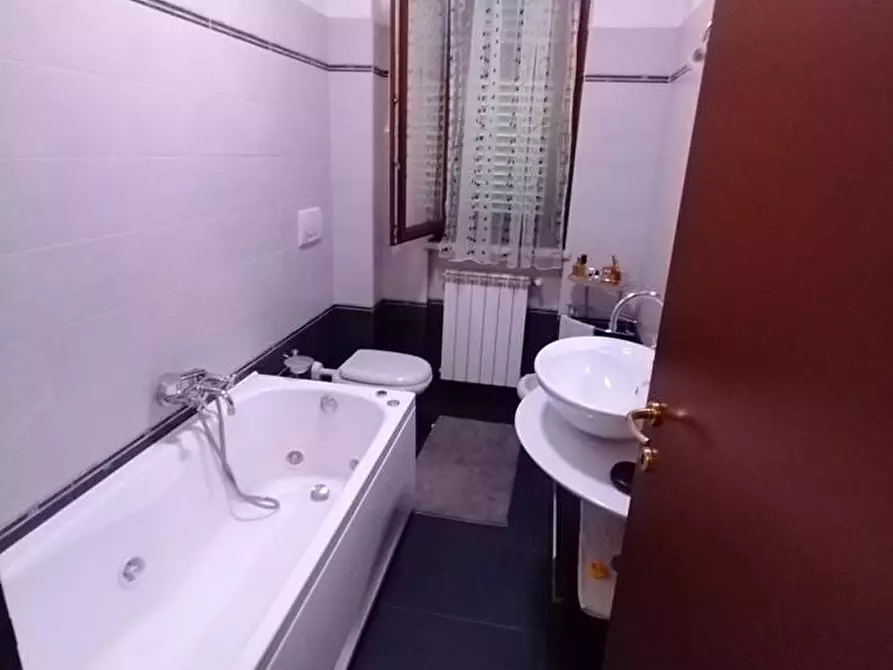 Immagine 11 di Appartamento in vendita  a Massa