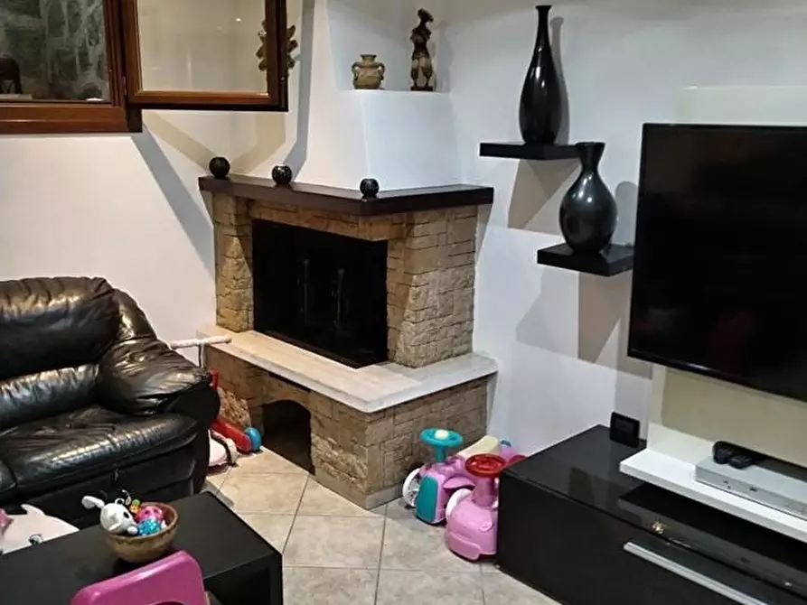 Immagine 3 di Appartamento in vendita  a Massa