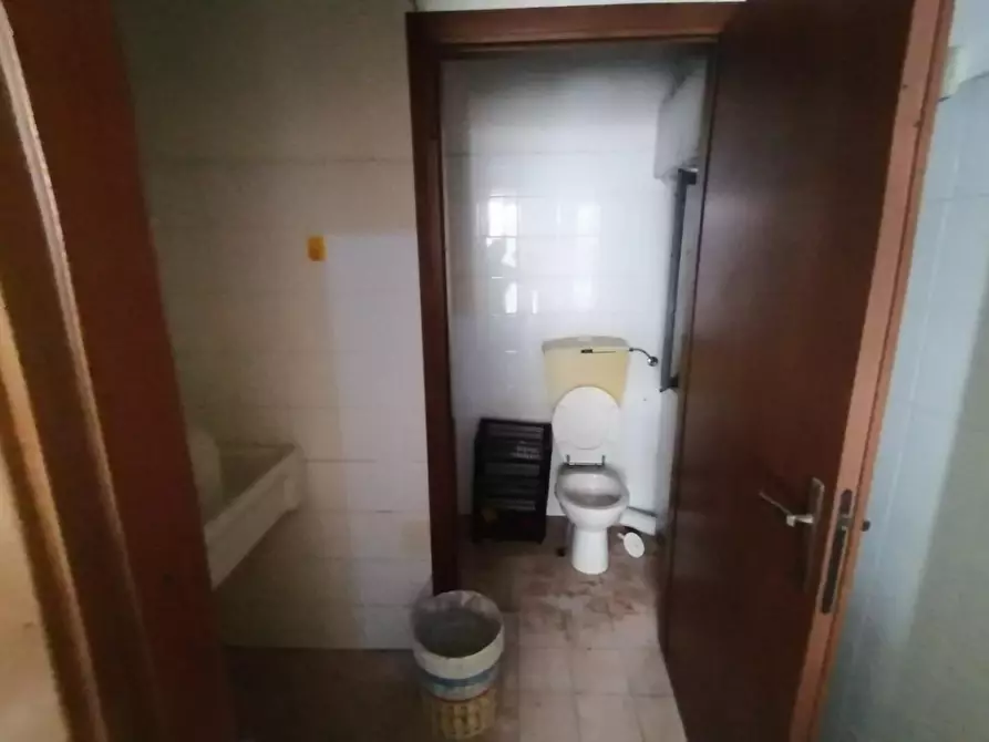 Immagine 3 di Laboratorio in affitto  a Lucca