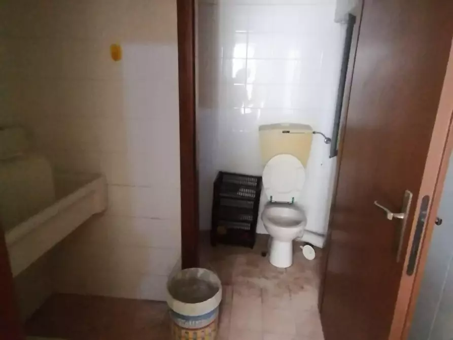 Immagine 6 di Laboratorio in affitto  a Lucca