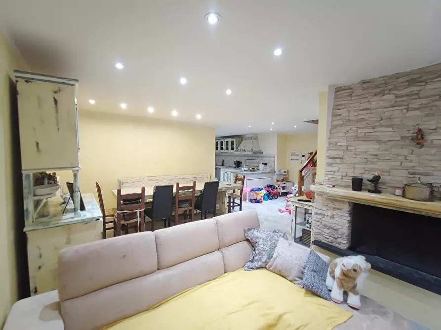 Immagine 7 di Villa in vendita  a Camaiore