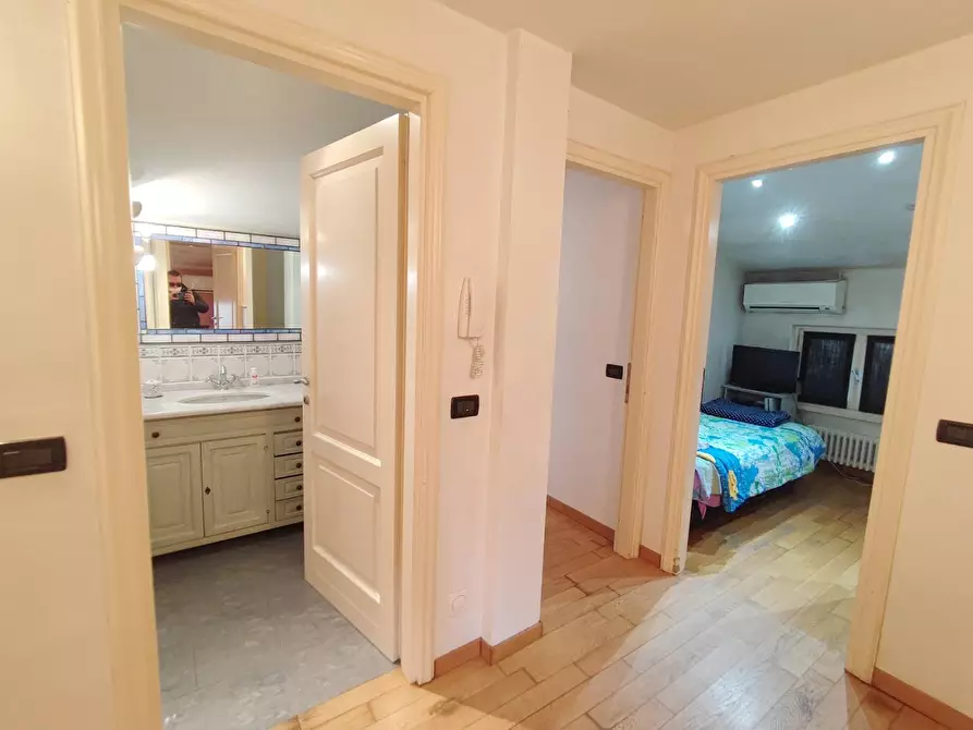 Immagine 13 di Villa in vendita  a Camaiore