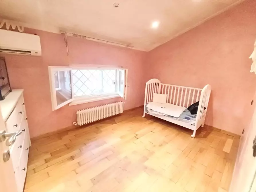 Immagine 18 di Villa in vendita  a Camaiore