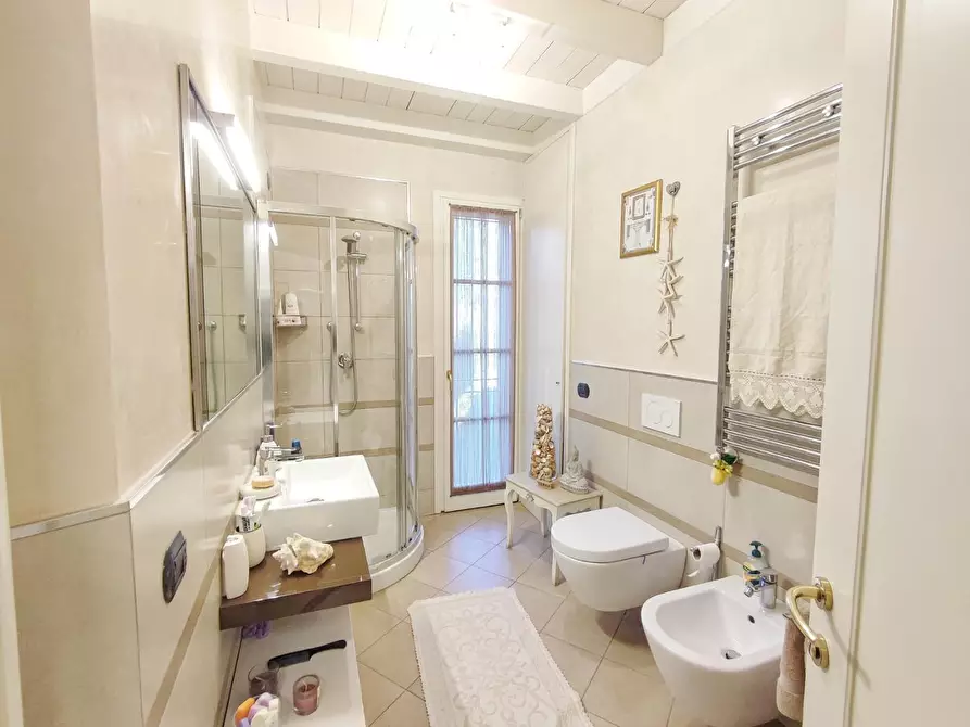 Immagine 12 di Appartamento in vendita  a Massarosa