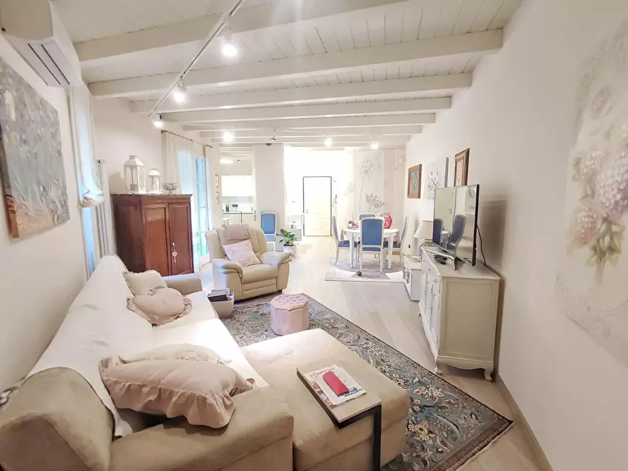 Immagine 2 di Appartamento in vendita  a Massarosa