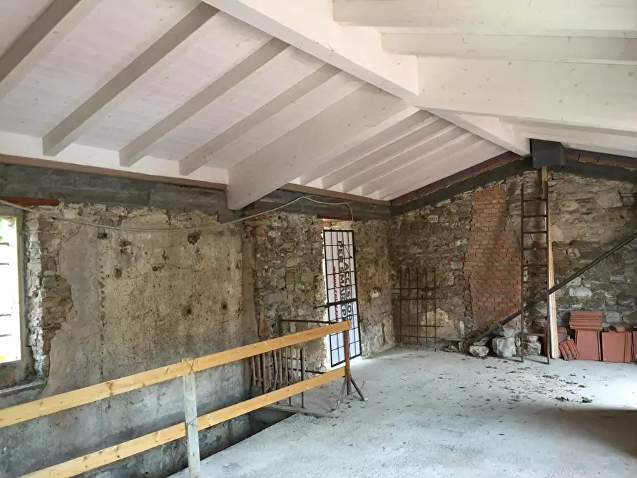 Immagine 5 di Rustico / casale in vendita  a Massarosa