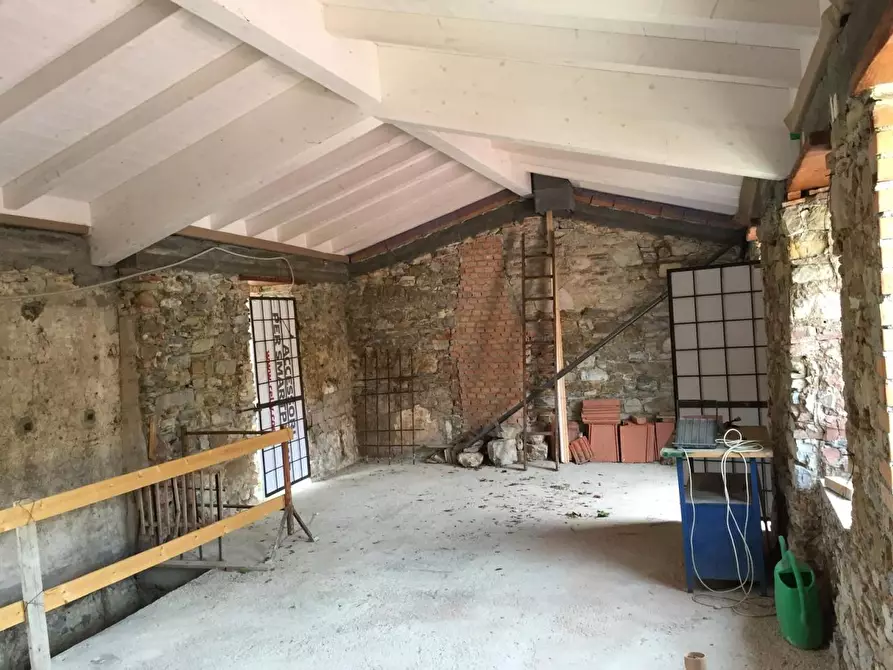 Immagine 2 di Rustico / casale in vendita  a Massarosa