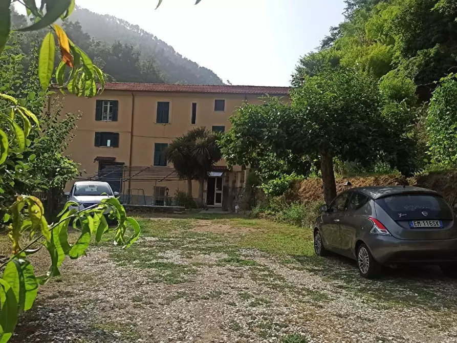 Immagine 1 di Casa colonica in vendita  a Carrara