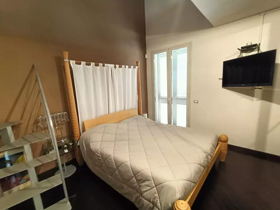 Immagine 5 di Villa in vendita  a San Giuliano Terme