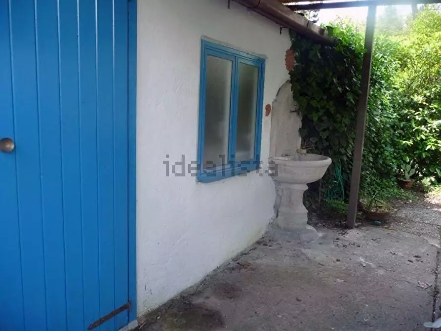 Immagine 43 di Porzione di casa in vendita  a Massa