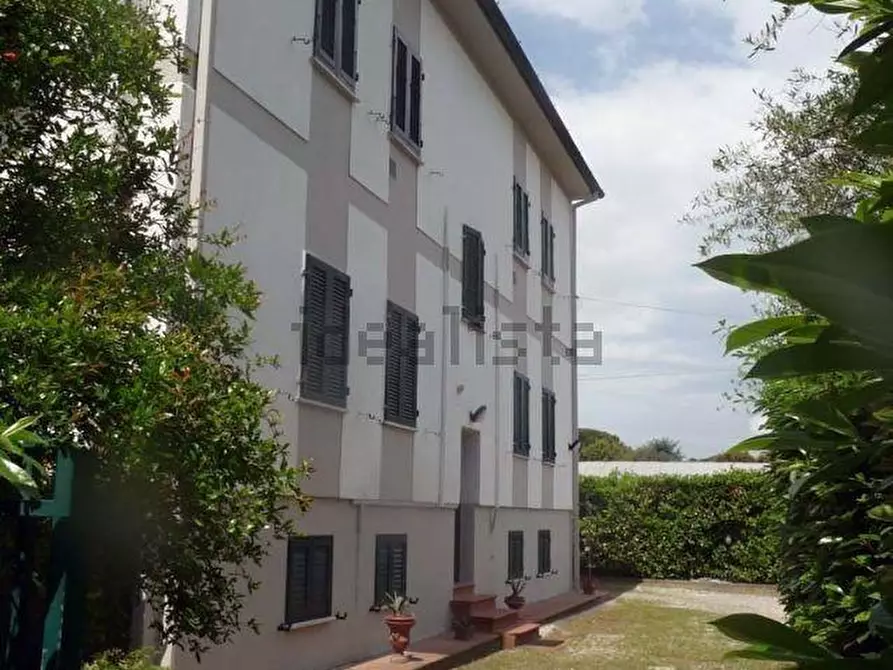 Immagine 5 di Porzione di casa in vendita  a Massa