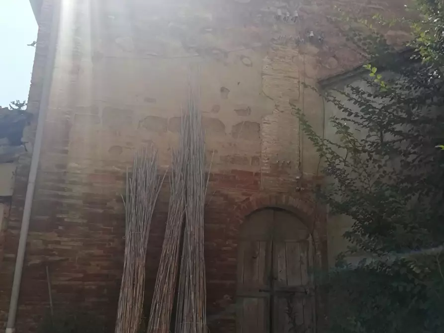 Immagine 2 di Deposito in vendita  a San Miniato