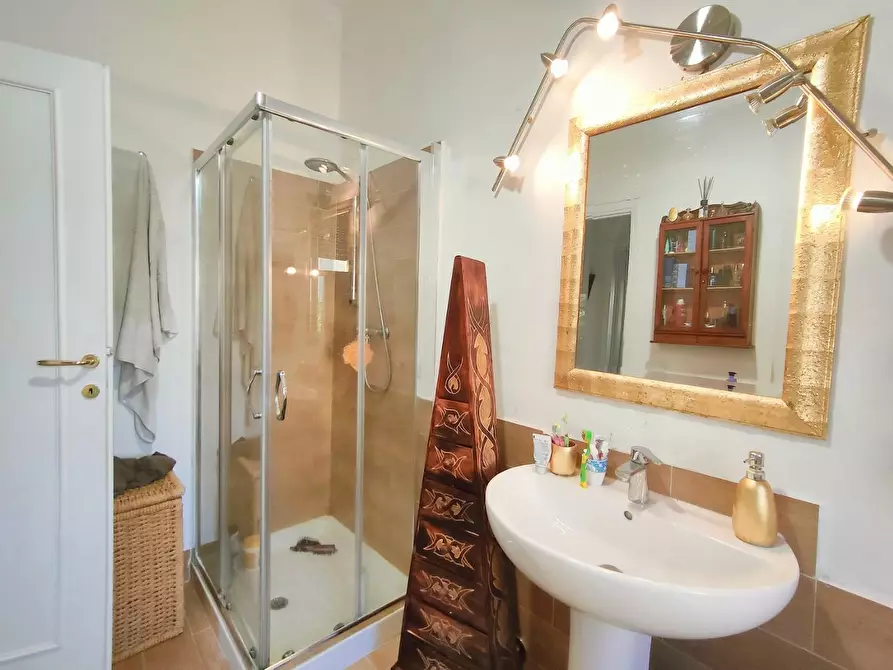 Immagine 6 di Villa in vendita  a San Giuliano Terme