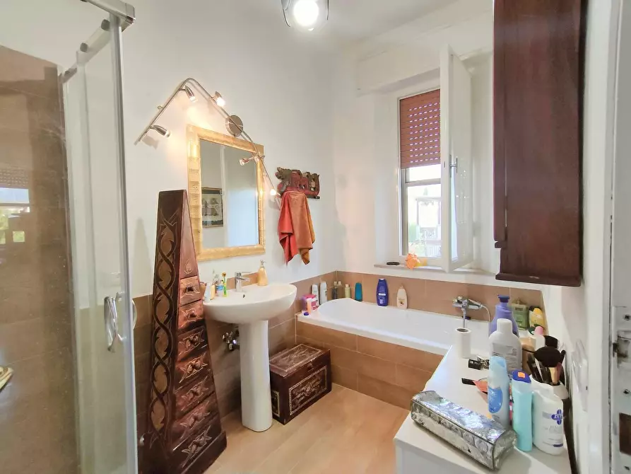 Immagine 4 di Villa in vendita  a San Giuliano Terme