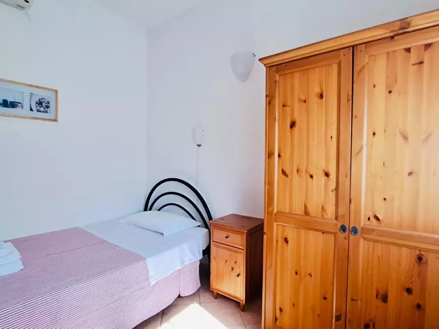 Immagine 18 di Locale commerciale in vendita  a Viareggio