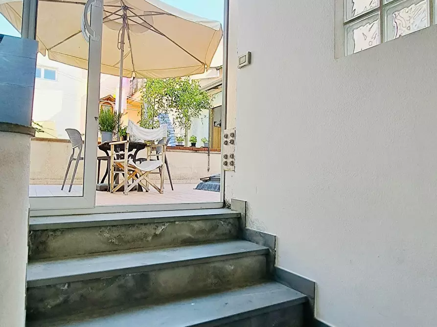 Immagine 25 di Locale commerciale in vendita  a Viareggio