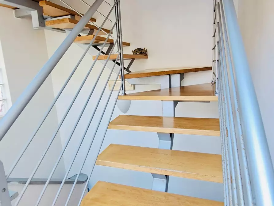 Immagine 28 di Locale commerciale in vendita  a Viareggio