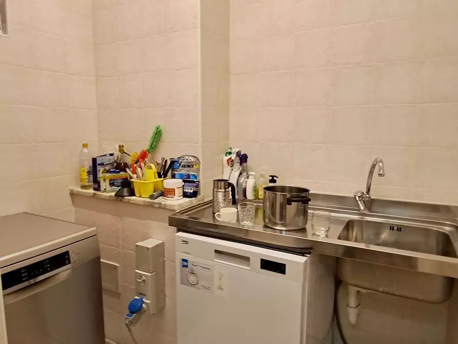 Immagine 12 di Locale commerciale in vendita  a Viareggio