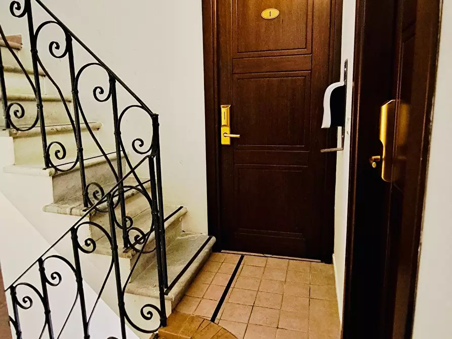 Immagine 15 di Locale commerciale in vendita  a Viareggio