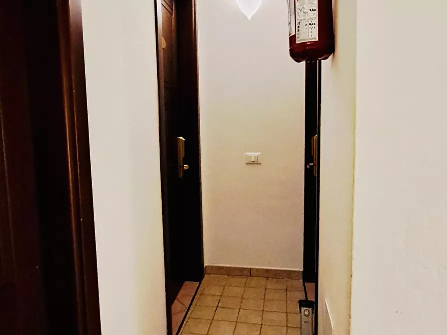 Immagine 16 di Locale commerciale in vendita  a Viareggio