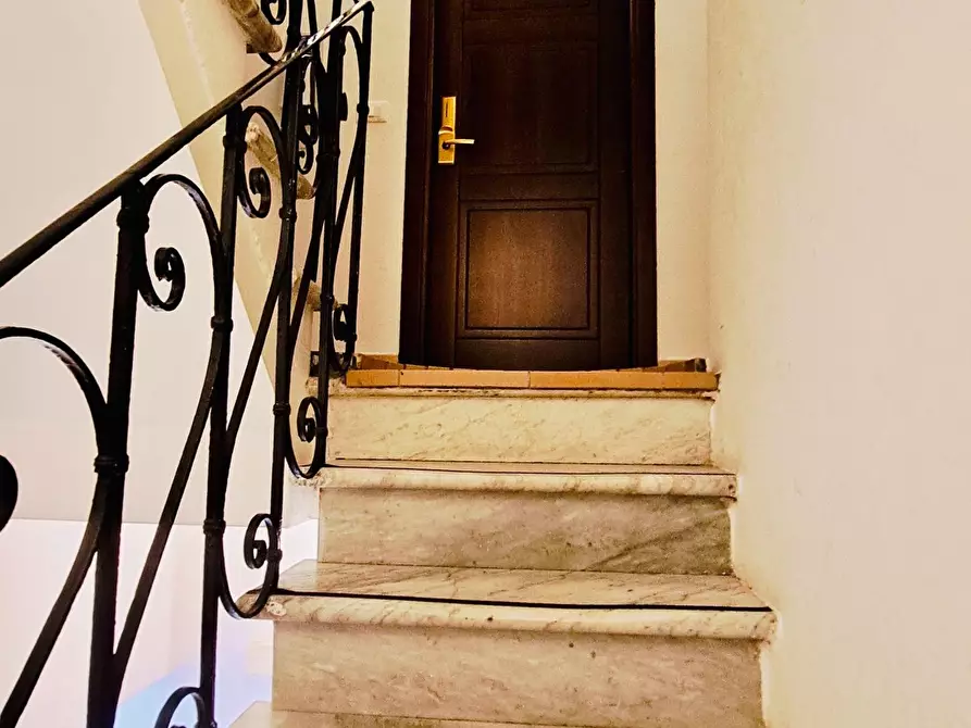 Immagine 14 di Locale commerciale in vendita  a Viareggio