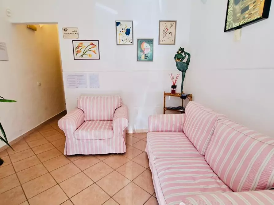 Immagine 3 di Locale commerciale in vendita  a Viareggio