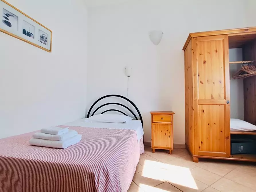 Immagine 17 di Locale commerciale in vendita  a Viareggio