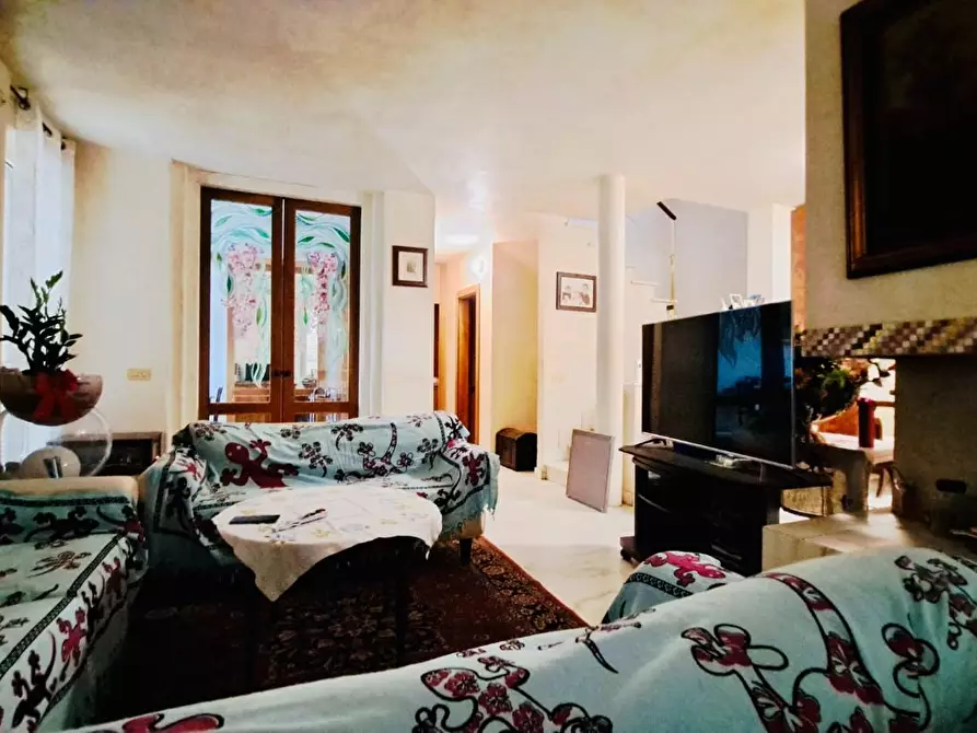 Immagine 4 di Villetta a schiera in vendita  a Viareggio