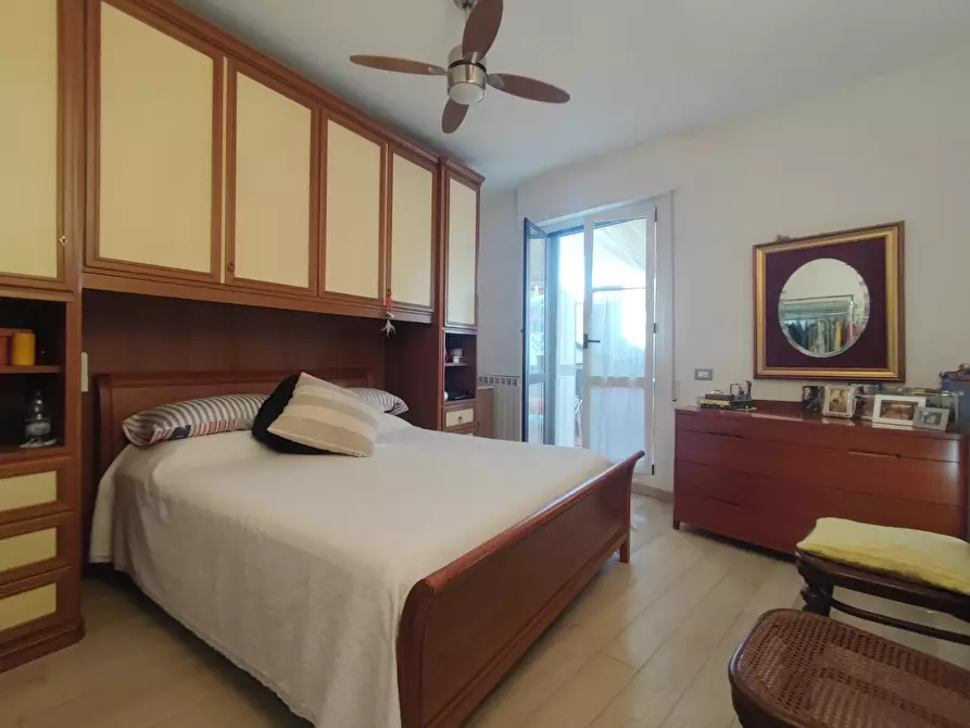 Immagine 4 di Villa in vendita  a Viareggio