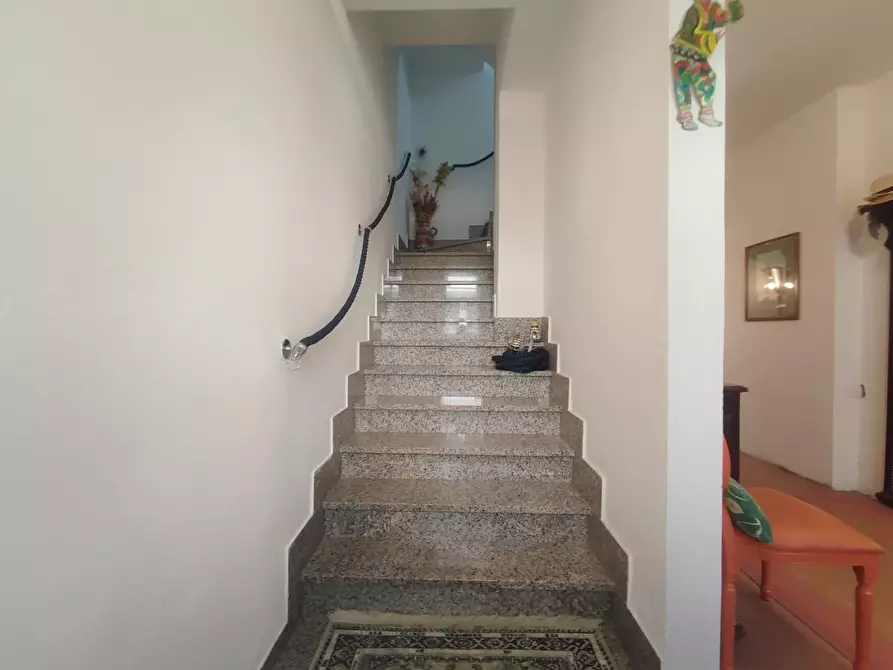 Immagine 9 di Villa in vendita  a Viareggio