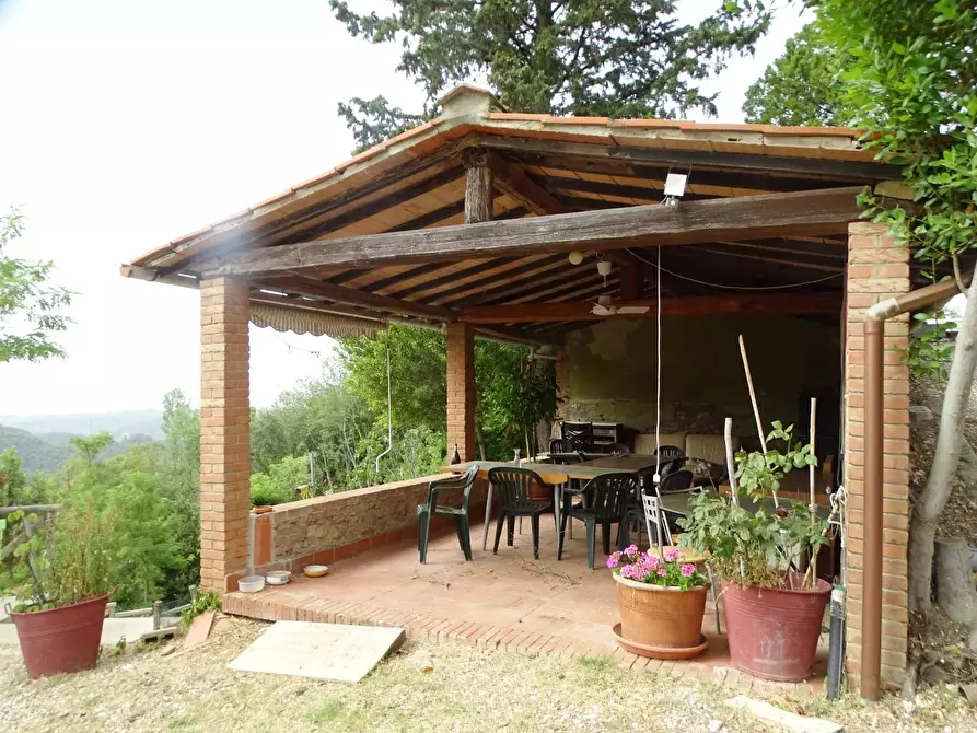 Immagine 10 di Porzione di casa in vendita  a Palaia