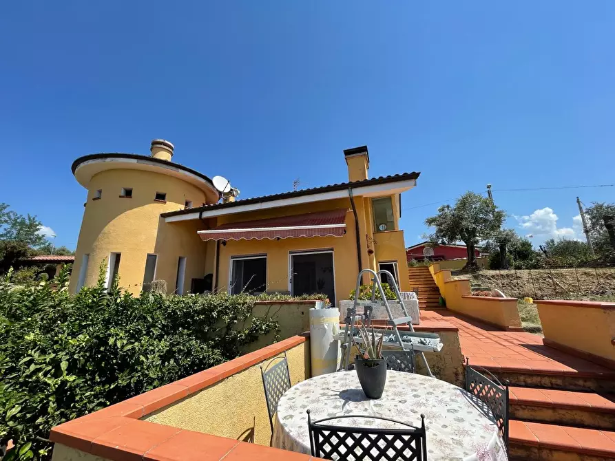 Immagine 4 di Villa in vendita  a Massa
